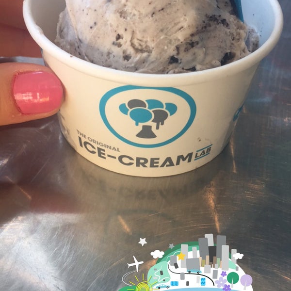 Photo taken at Ice Cream Lab by Dalia A. on 10/10/2015