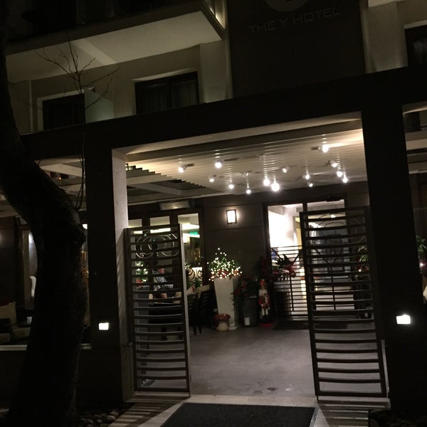 รูปภาพถ่ายที่ Y Hotel โดย Munenori F. เมื่อ 1/8/2015