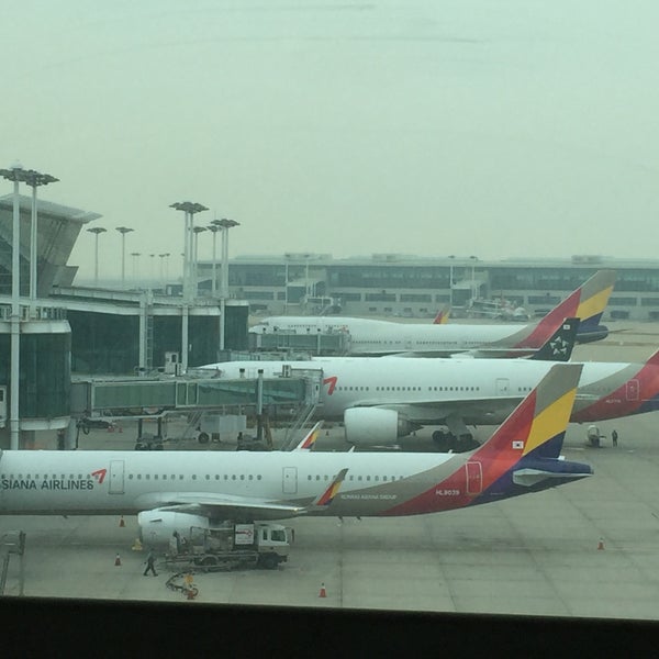 Foto diambil di Bandar Udara Internasional Incheon (ICN) oleh Munenori F. pada 11/28/2015