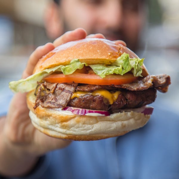 Foto tirada no(a) Daily Dana Burger &amp; Steak por Tamer G. em 6/9/2018