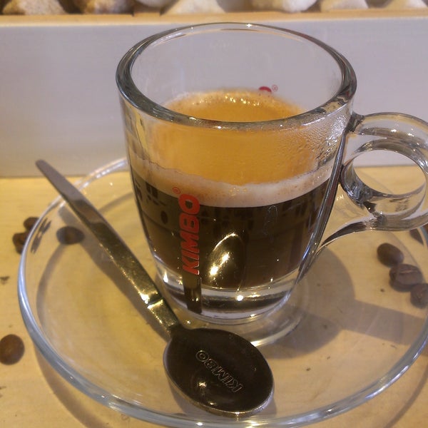 Прекрасное начало недели! Хотим Вас пригласить на чашку кофе. Кофе Kimbo хорошо знают во всем мире. Теперь Вы можете наслаждаться этим напитком и в Shefcafe.