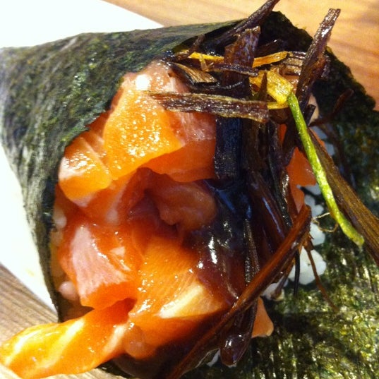 Foto scattata a Sushi Seninha da Janefer Kiss &amp; F. il 1/24/2013