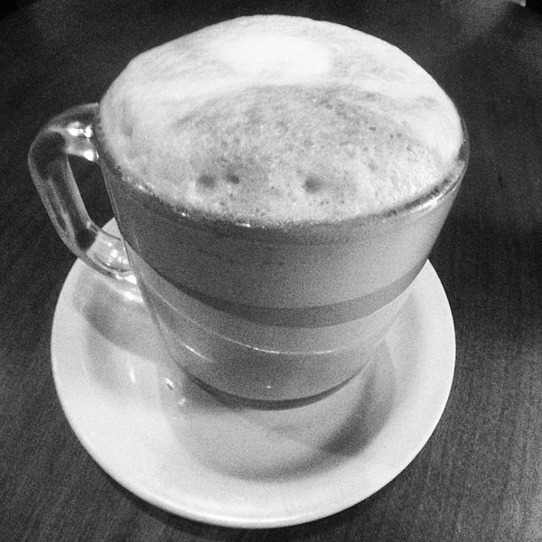 Foto tirada no(a) Moloko The Art of Crepe and Coffee por @jfonsecamiami em 5/11/2014