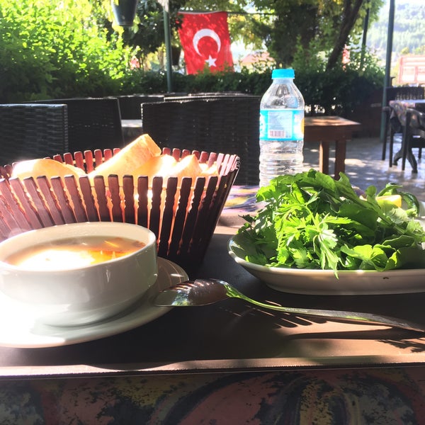 Foto diambil di Kardesler Restaurant oleh Uğur V. pada 11/11/2017