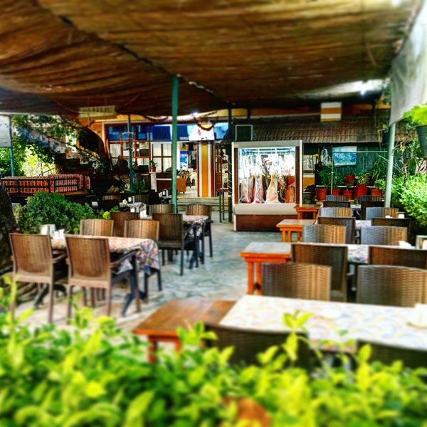 Foto diambil di Kardesler Restaurant oleh Uğur V. pada 9/27/2017