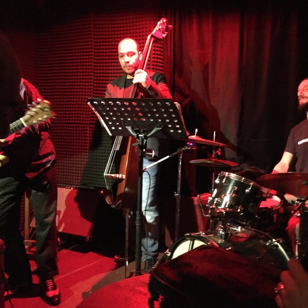 Photo taken at Noasis Jazz Club by Gülay Ç. on 11/29/2015