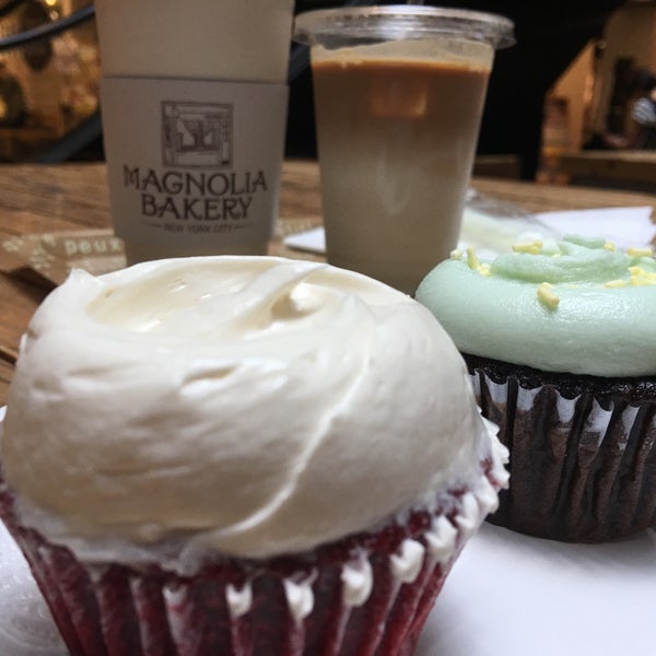 Photo taken at Magnolia Bakery by Henry W. on 6/14/2016