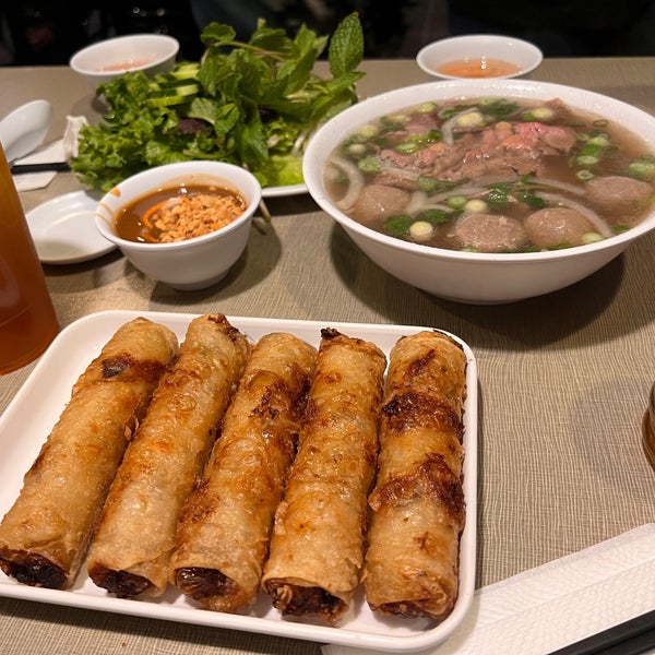3/22/2023 tarihinde Thomas P.ziyaretçi tarafından Golden Deli Vietnamese Restaurant'de çekilen fotoğraf