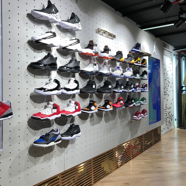 Foot Locker - Magasin de chaussures à Rome