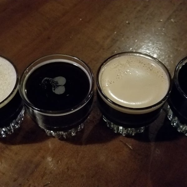 Foto tirada no(a) Founders Brewing Company Store por Victor M. em 9/11/2019