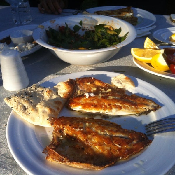 Foto diambil di Marina Park Cafe &amp; Restaurant oleh Şeyda Nur D. pada 6/3/2013