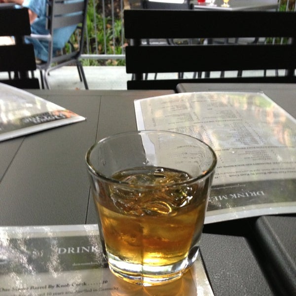 6/8/2013 tarihinde Sly G.ziyaretçi tarafından Down One Bourbon Bar &amp; Restaurant'de çekilen fotoğraf