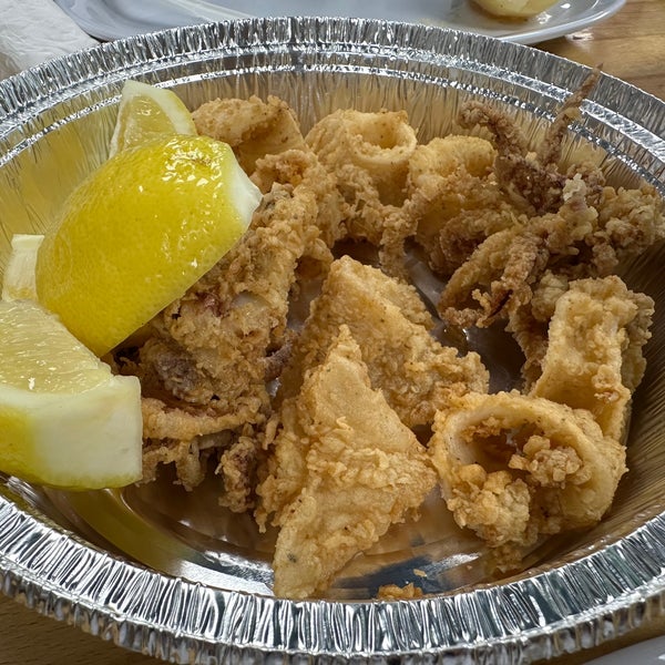 Foto tirada no(a) Astoria Seafood por Tim D. em 4/22/2023
