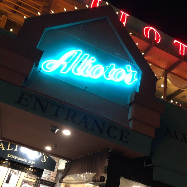 Foto tirada no(a) Alioto&#39;s Restaurant por TsuiRen C. em 3/3/2020