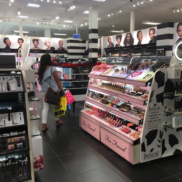 Is the Sephora at Lubbock's JCPenney Having a Huge Sale?