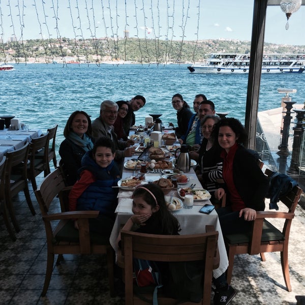 Das Foto wurde bei Çeşmîdil Cafe &amp; Restaurant von Ozgur T. am 5/10/2015 aufgenommen