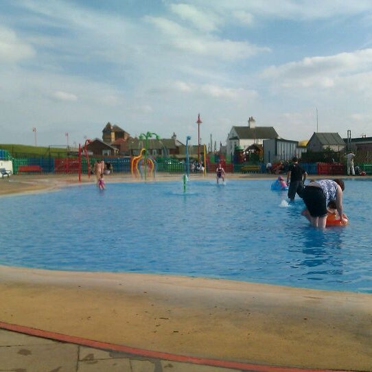 Queen's Park Queens Park Close