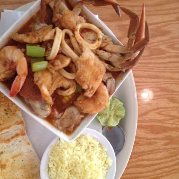 Das Foto wurde bei Cajun Greek - Seafood von Ethelyn K. am 12/29/2013 aufgenommen