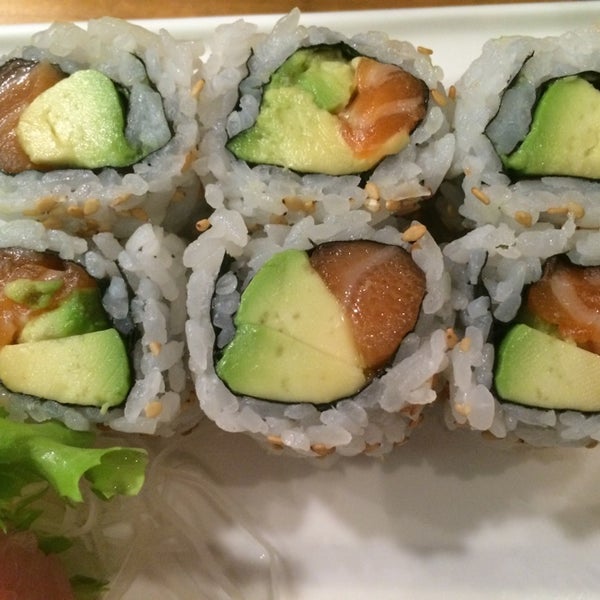 10/22/2014 tarihinde Oh S.ziyaretçi tarafından Iron Sushi'de çekilen fotoğraf