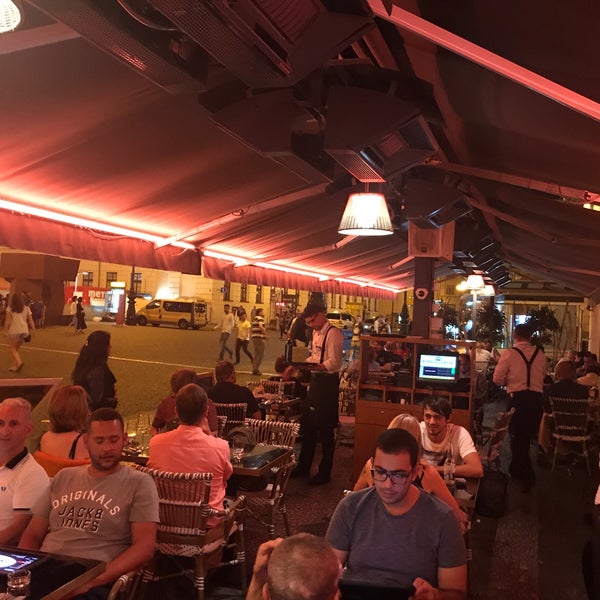 8/15/2018 tarihinde Stefaniya N.ziyaretçi tarafından Adele Restaurant &amp; Bar'de çekilen fotoğraf