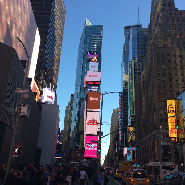 รูปภาพถ่ายที่ Courtyard New York Manhattan/Times Square โดย Russell เมื่อ 5/16/2017