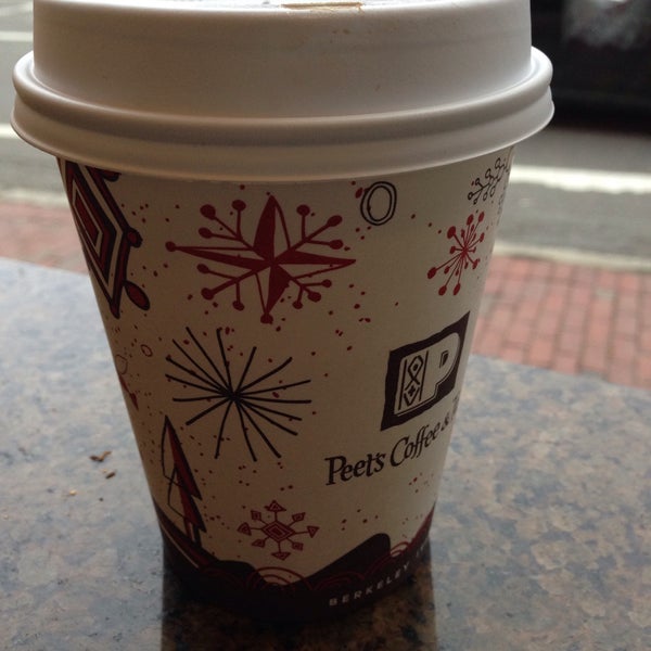 Photo taken at Peet&#39;s Coffee &amp; Tea by Yujiao L. on 12/20/2014