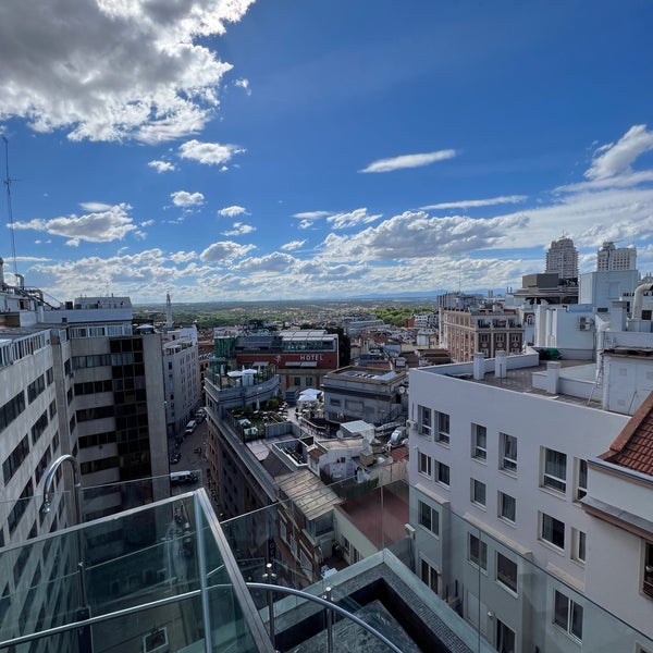 รูปภาพถ่ายที่ Hotel Indigo Madrid - Gran Via โดย Omar เมื่อ 6/1/2022