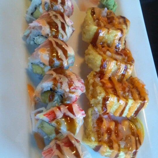 2/25/2013 tarihinde Lindsay S.ziyaretçi tarafından Sushi Bar'de çekilen fotoğraf