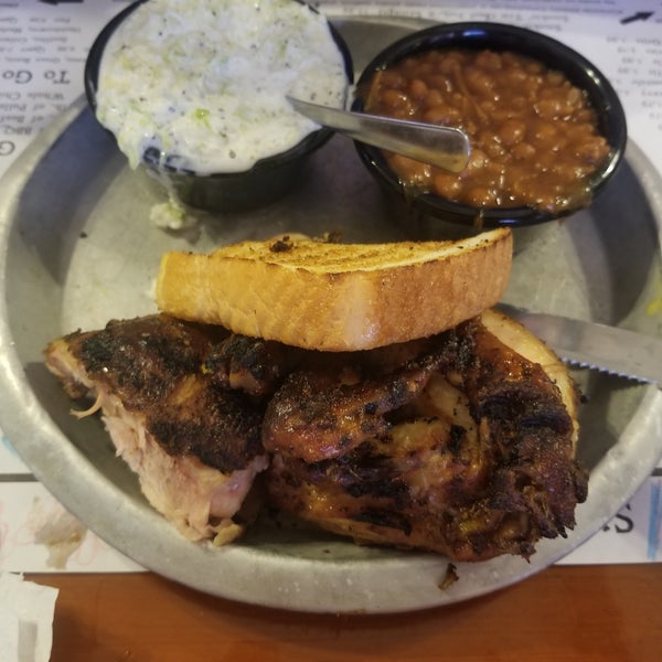 1/2 Bbq chicken, coleslaw and baked beans. Good chicken, sweat tea was just right.