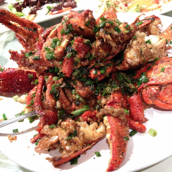 Das Foto wurde bei Newport Tan Cang Seafood Restaurant von Jae Z. am 5/4/2013 aufgenommen