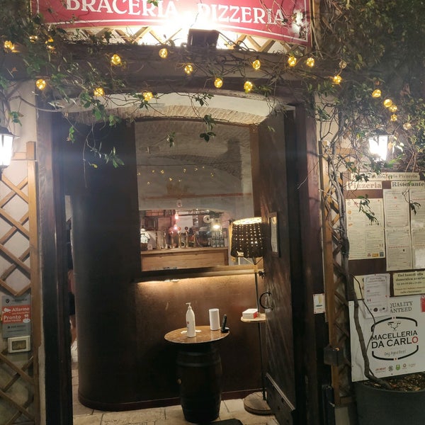 Foto diambil di Tiflis Ristorante Pizzeria oleh Madi D. pada 8/11/2021