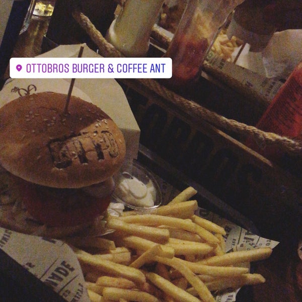 10/21/2019 tarihinde Gamze N.ziyaretçi tarafından OTTOBROS Burger &amp; Coffee ANT'de çekilen fotoğraf