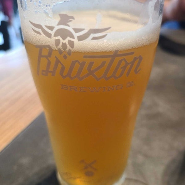รูปภาพถ่ายที่ Braxton Brewing Company โดย Bryan W. เมื่อ 5/14/2022