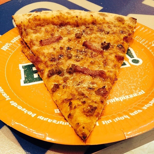 3/5/2014 tarihinde Bar S.ziyaretçi tarafından New York Pizza'de çekilen fotoğraf