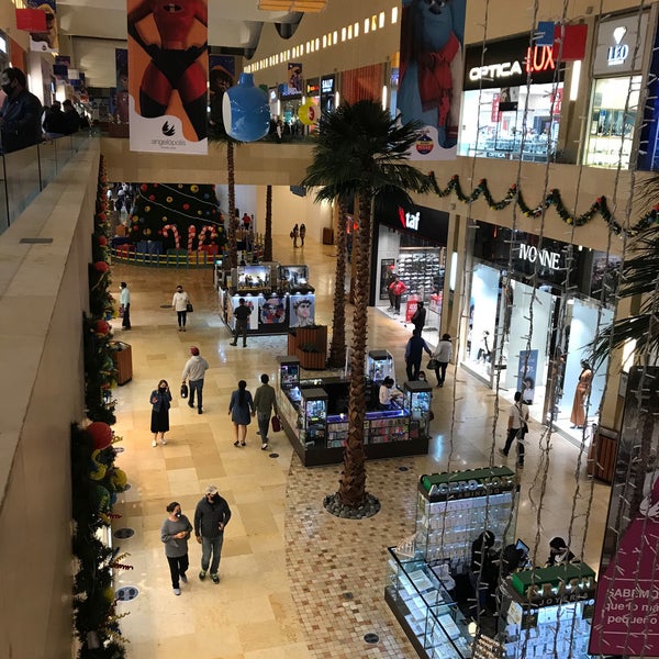 Das Foto wurde bei Angelópolis Lifestyle Center von Bar S. am 11/12/2020 aufgenommen