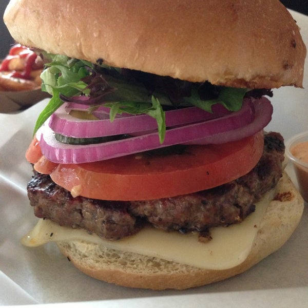 5/20/2013にLorenaがG Burgerで撮った写真