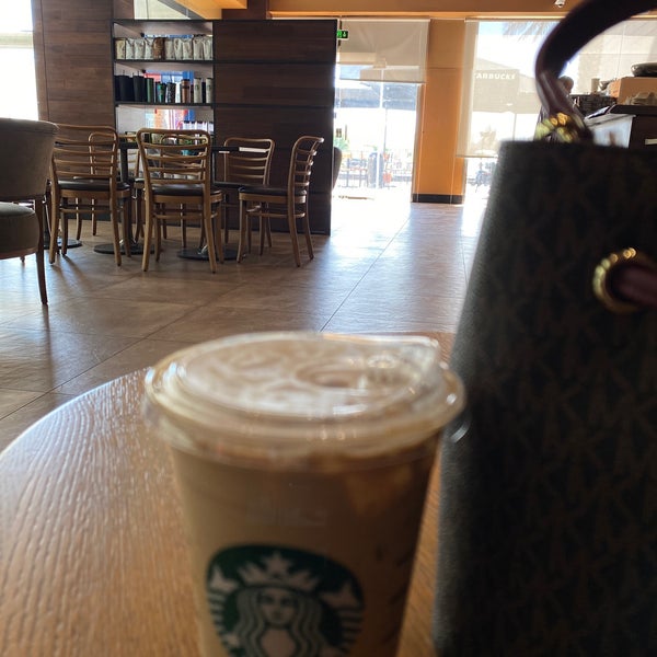 Photo taken at Starbucks by ♈️ on 5/8/2022