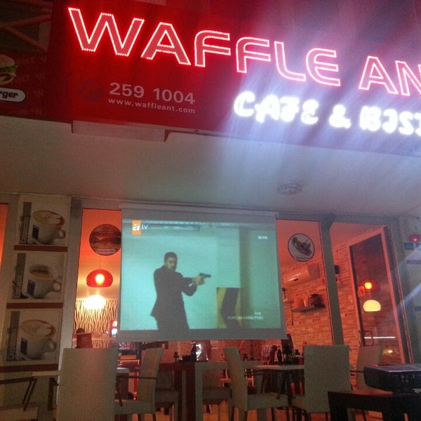 รูปภาพถ่ายที่ Waffle Ant โดย Halit A. เมื่อ 5/9/2013