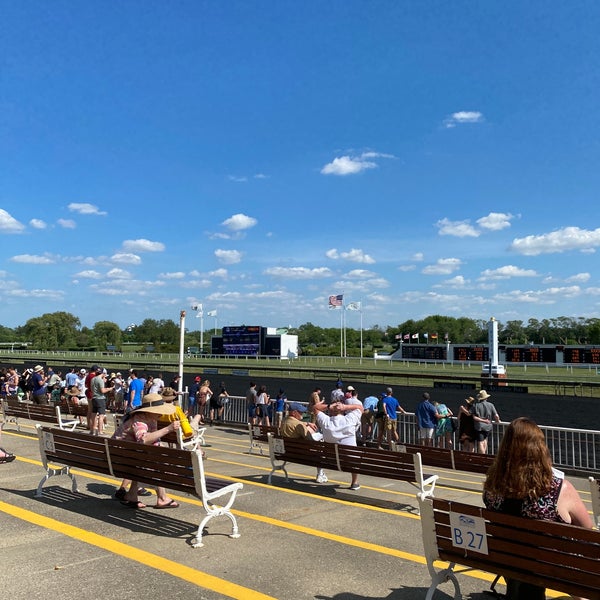 รูปภาพถ่ายที่ Arlington International Racecourse โดย Polina G. เมื่อ 6/5/2021