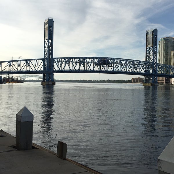 Das Foto wurde bei The Jacksonville Landing von Jay K. am 6/4/2017 aufgenommen