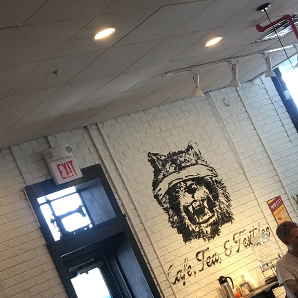 Foto scattata a The Blind Tiger Cafe - Ybor City da Jay K. il 7/9/2017