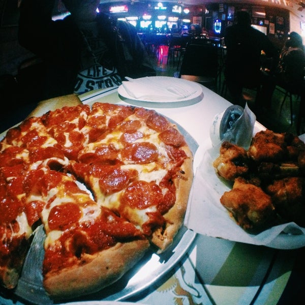 Rio's Pizza Pizza Place in Montebello