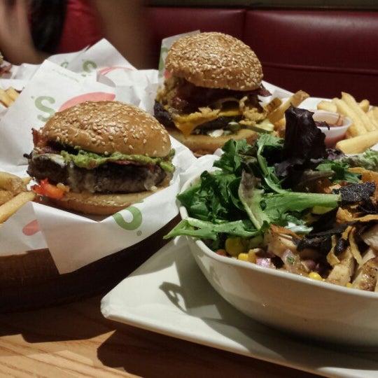 Photo taken at Chili&#39;s Grill &amp; Bar by Angelica R. on 6/23/2014
