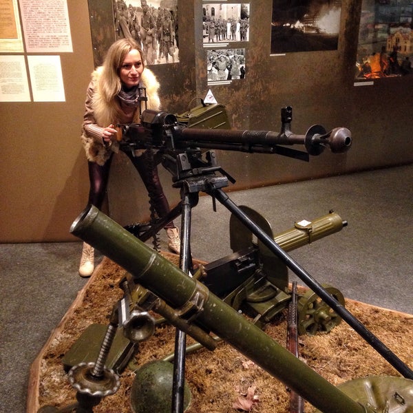 Foto diambil di Latvijas Kara muzejs | Latvian War Museum oleh Marakuyya pada 10/21/2018