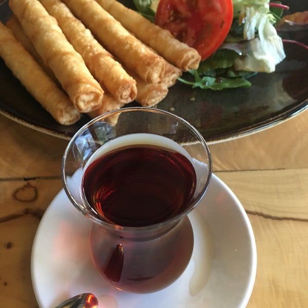 Photo taken at Çimen Pasta &amp; Cafe by Uğur on 7/2/2019