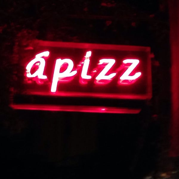 10/19/2013 tarihinde Alec C.ziyaretçi tarafından Apizz Restaurant'de çekilen fotoğraf