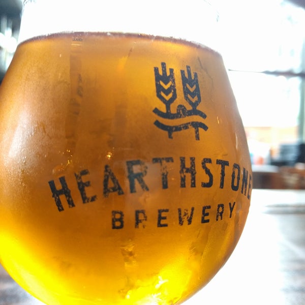 6/20/2017에 Devil T.님이 Hearthstone Brewery에서 찍은 사진