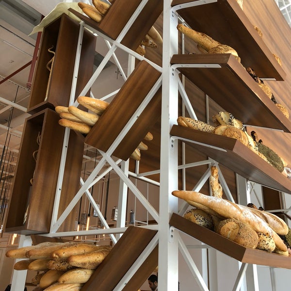 8/18/2018에 AY 🛫 ♊.님이 Knead Bakery에서 찍은 사진