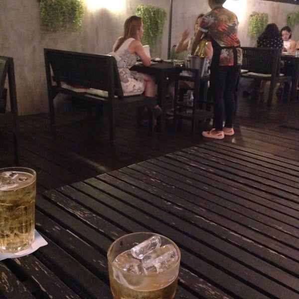 Foto diambil di Triple Ate (888) Bar &amp; Restaurant oleh P-oil O. pada 8/22/2014