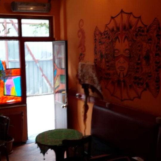 รูปภาพถ่ายที่ Chillout Hostel &amp; Cafe โดย Serpil ş. เมื่อ 6/21/2014